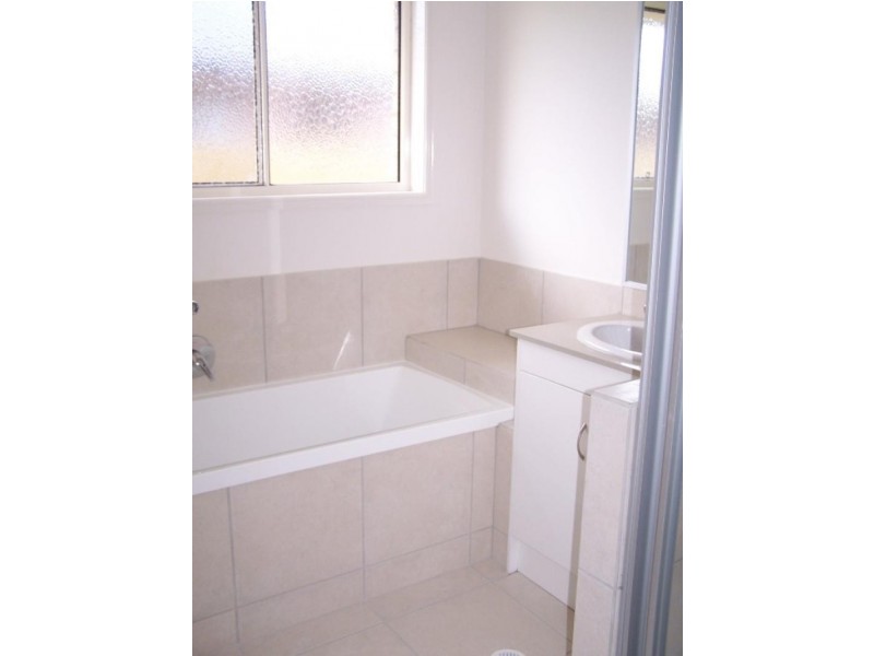 4 Moorina Drive, Glenvale QLD 4350