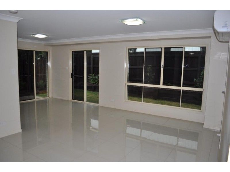 2/7  Brendanbri Street, Kearneys Spring QLD 4350