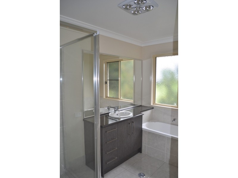 2/7  Brendanbri Street, Kearneys Spring QLD 4350