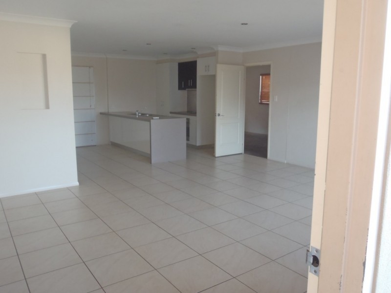 3/301B James Street, Newtown QLD 4350