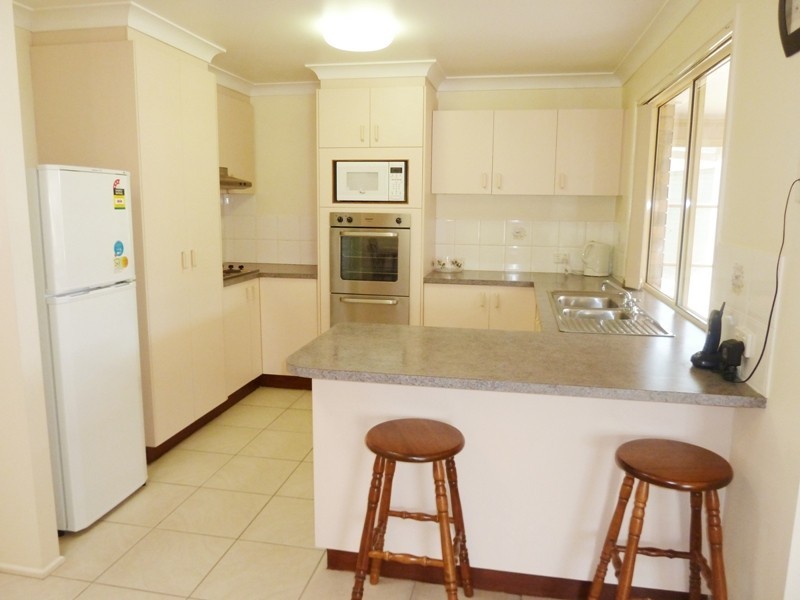10 Windorah Close, Glenvale QLD 4350
