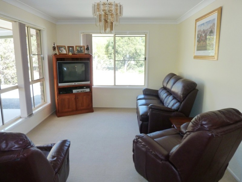 10 Windorah Close, Glenvale QLD 4350