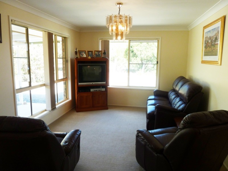 10 Windorah Close, Glenvale QLD 4350
