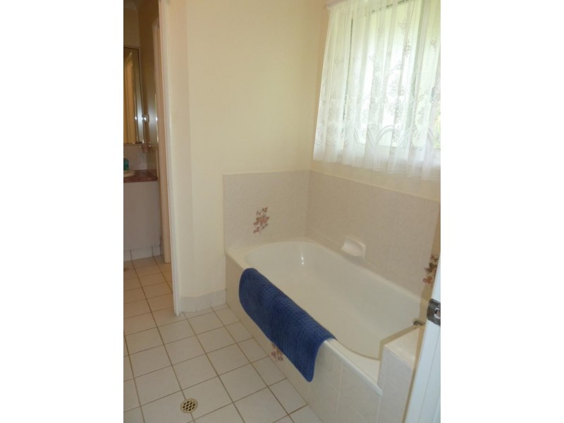 10 Windorah Close, Glenvale QLD 4350