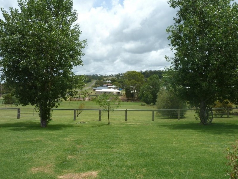 10 Windorah Close, Glenvale QLD 4350