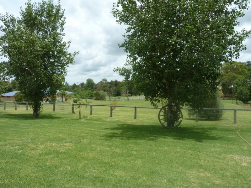 10 Windorah Close, Glenvale QLD 4350