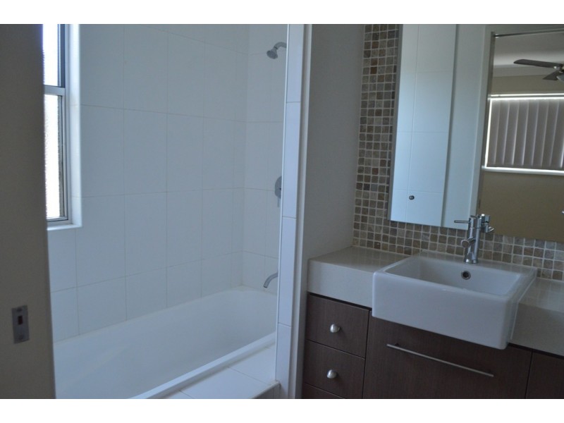 3/4B Herries Street, East Toowoomba QLD 4350