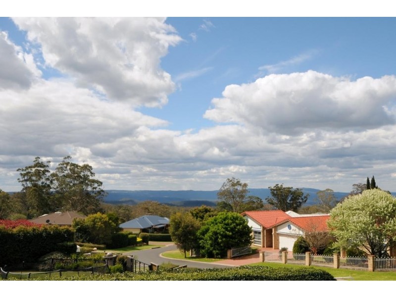 27 Windemere Terrace, Mount Lofty QLD 4350