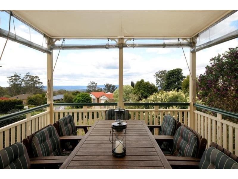 27 Windemere Terrace, Mount Lofty QLD 4350