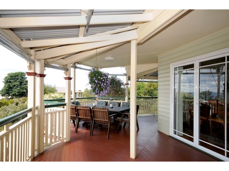 27 Windemere Terrace, Mount Lofty QLD 4350