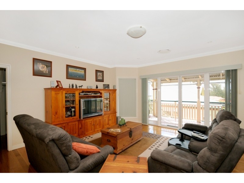 27 Windemere Terrace, Mount Lofty QLD 4350