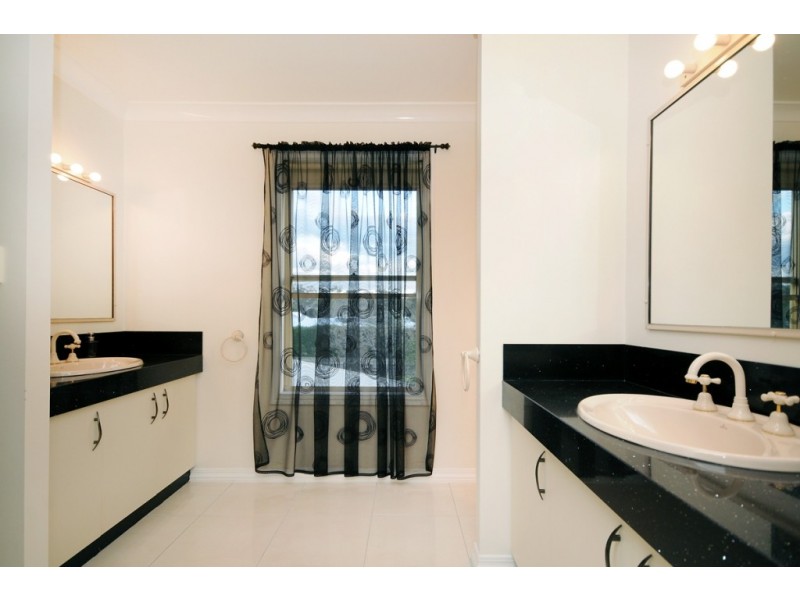 19 Dhal Street, Cotswold Hills QLD 4350