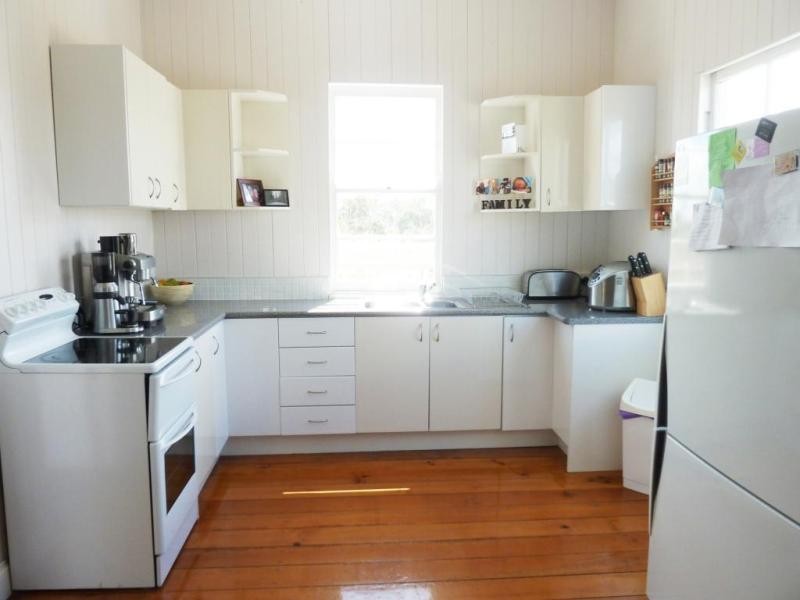 8 Phipps Drive, Meringandan QLD 4352