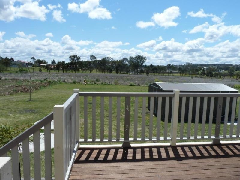 8 Phipps Drive, Meringandan QLD 4352