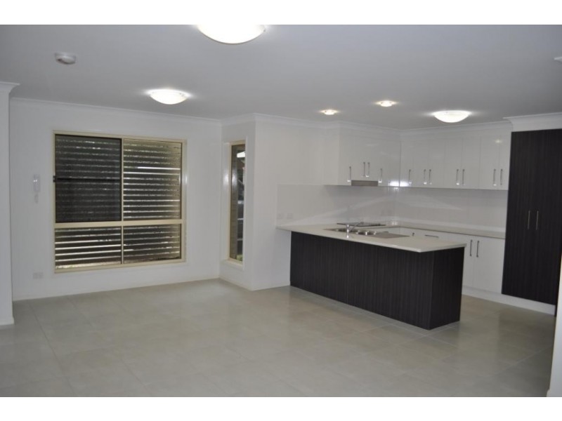 2/7 Brendanbri Street, Kearneys Spring QLD 4350