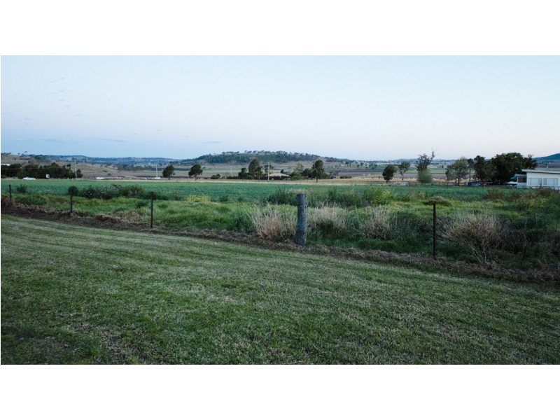 Santa Maria 13314 New England Highway, Cambooya QLD 4358