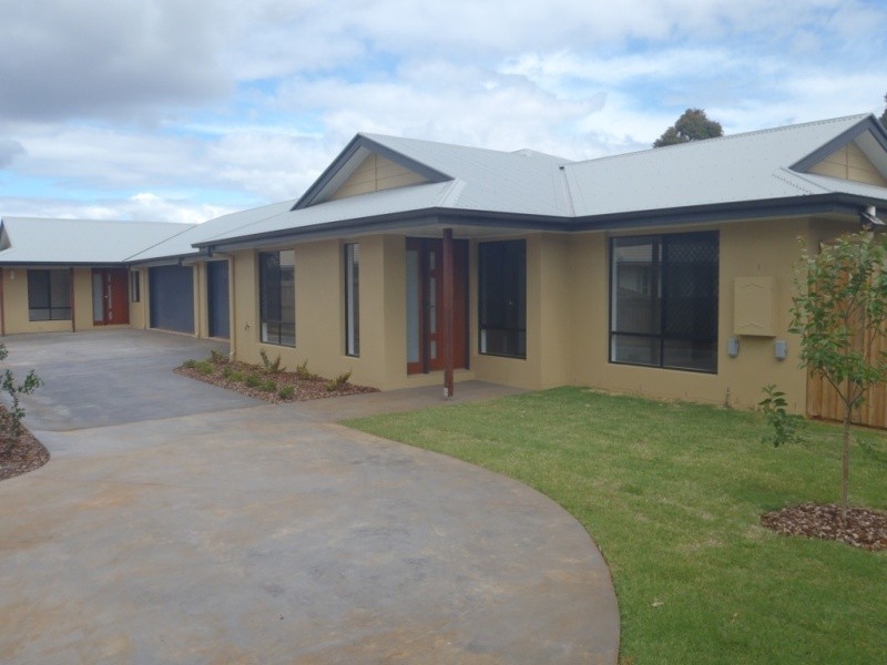 1 16 Barwick Court, Wilsonton Heights QLD 4350