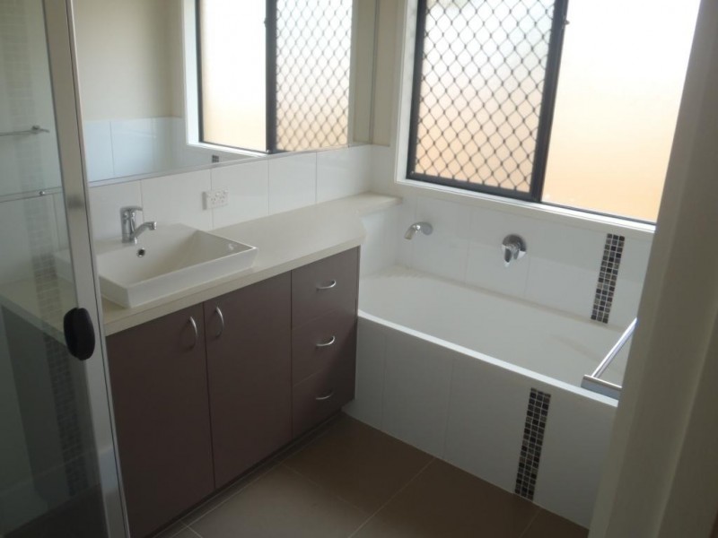 1 16 Barwick Court, Wilsonton Heights QLD 4350