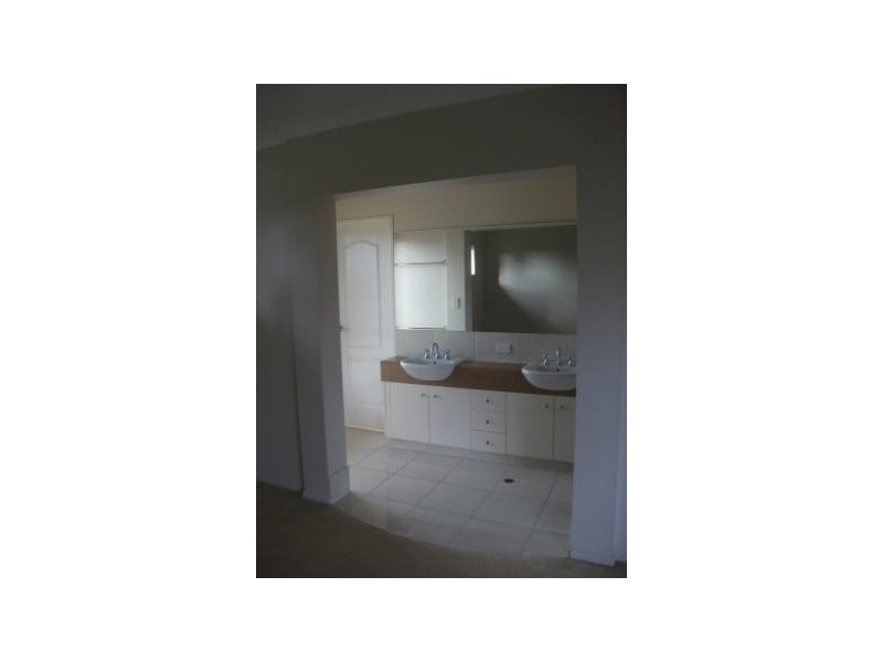 10 Hanna Court, Westbrook QLD 4350