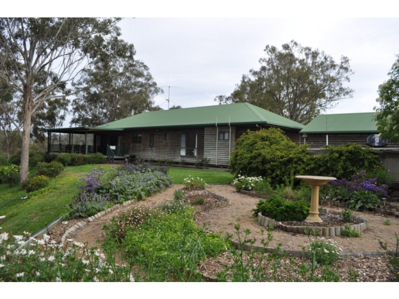 33 Boxtree Court, Mount Rascal QLD 4350