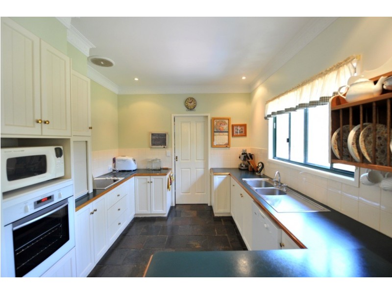 33 Boxtree Court, Mount Rascal QLD 4350