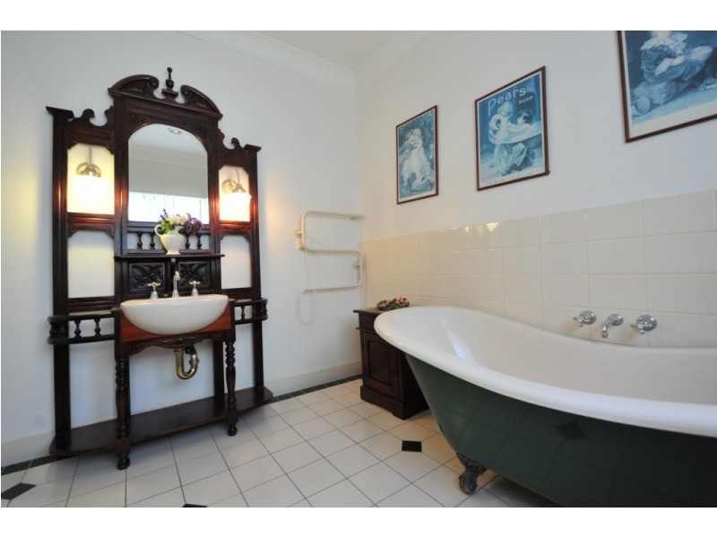 33 Boxtree Court, Mount Rascal QLD 4350