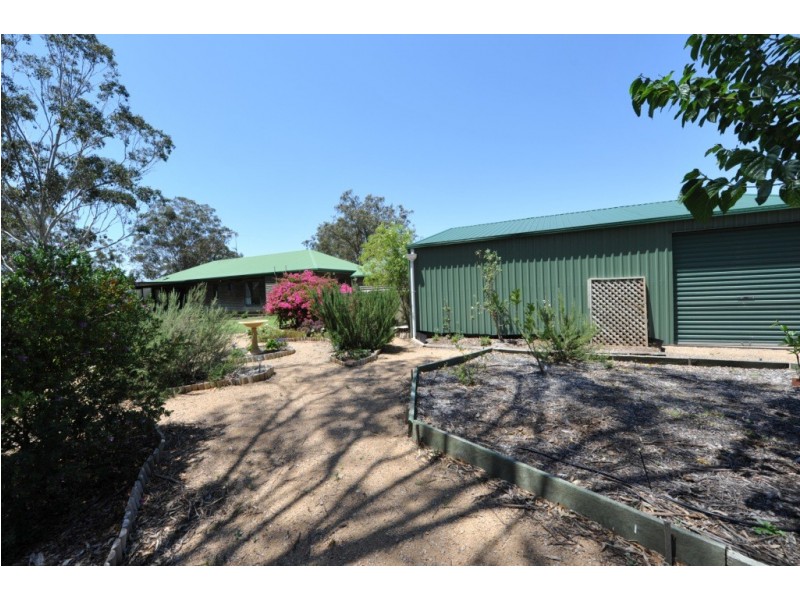 33 Boxtree Court, Mount Rascal QLD 4350