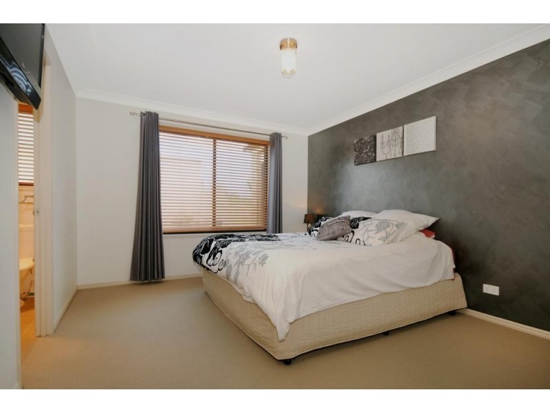 5 Phoebe Court, Cotswold Hills QLD 4350