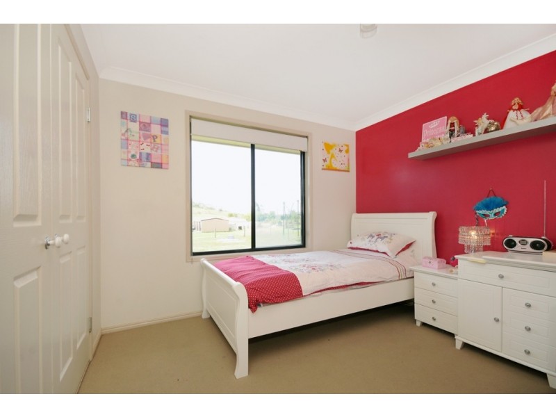 5 Phoebe Court, Cotswold Hills QLD 4350