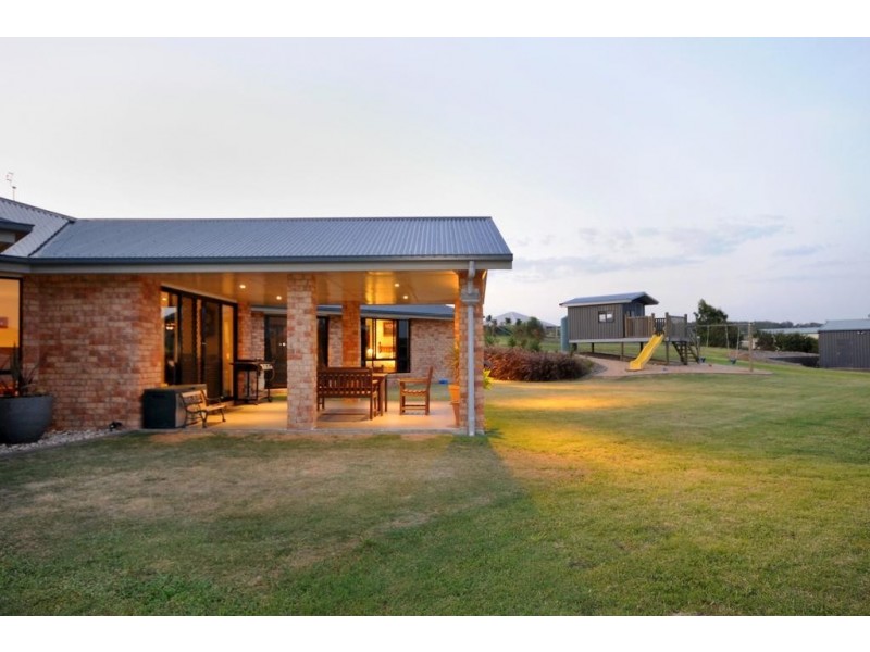 18 Kingston Road, Hodgson Vale QLD 4352