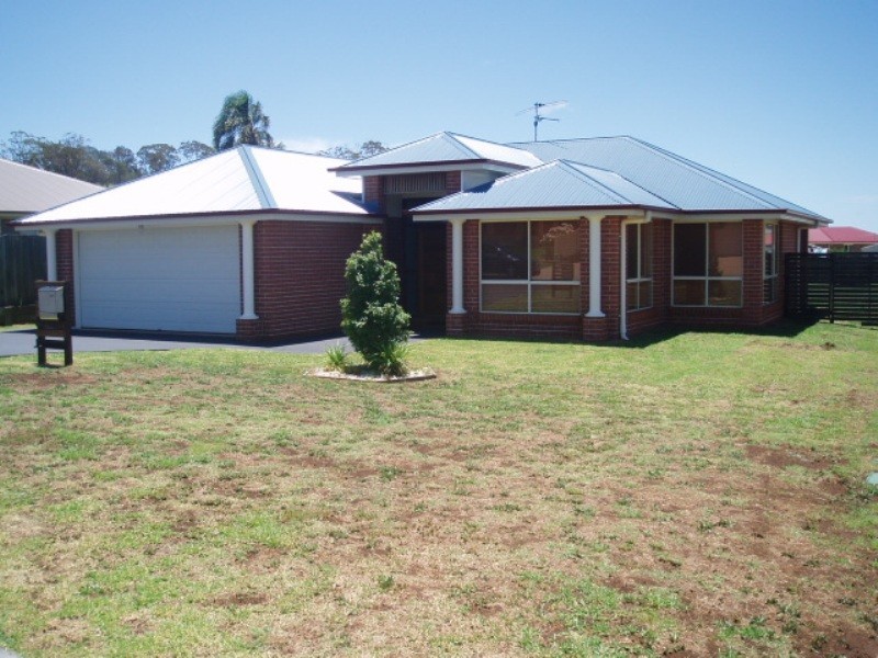 8 Bronte Street, Westbrook QLD 4350