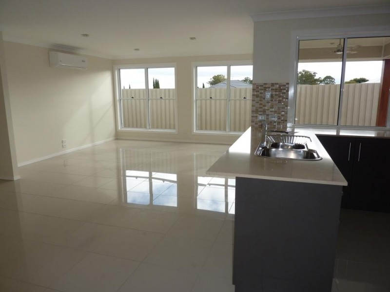 2-14 Ethan Street, Middle Ridge QLD 4350