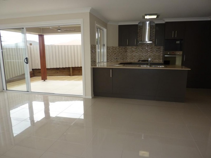 2-14 Ethan Street, Middle Ridge QLD 4350