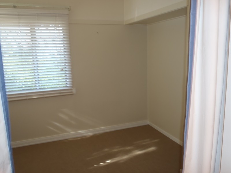 136 Holberton Street, Newtown QLD 4350