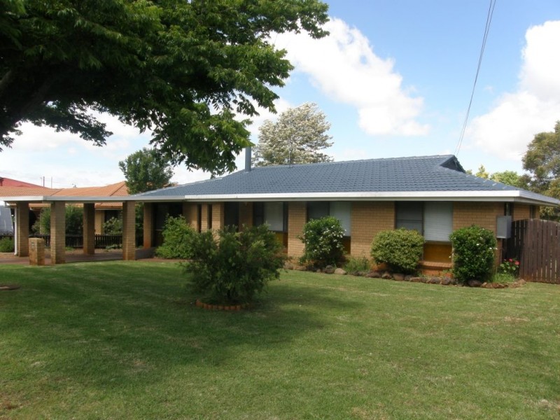 11 Marigold Street, Centenary Heights QLD 4350