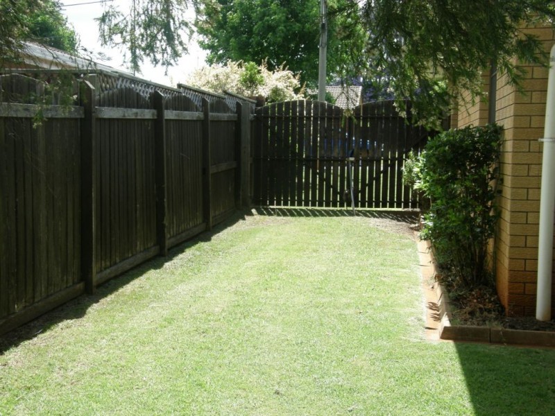 11 Marigold Street, Centenary Heights QLD 4350