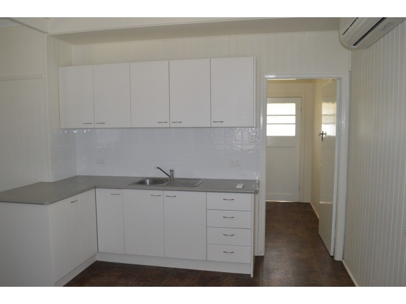 9 Warwick Street, Harristown QLD 4350