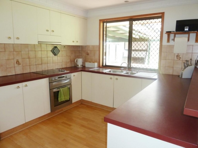 6 Birdland Dr, Glenvale QLD 4350