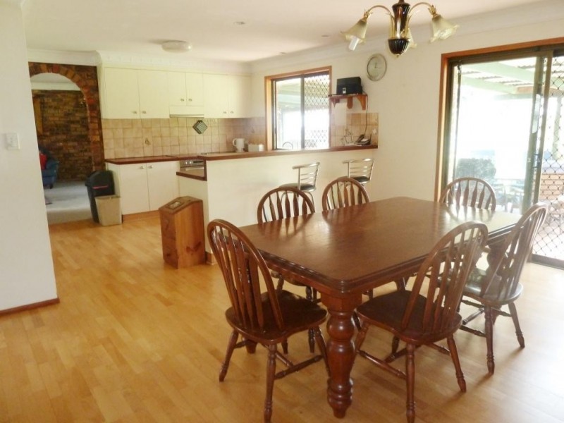 6 Birdland Dr, Glenvale QLD 4350