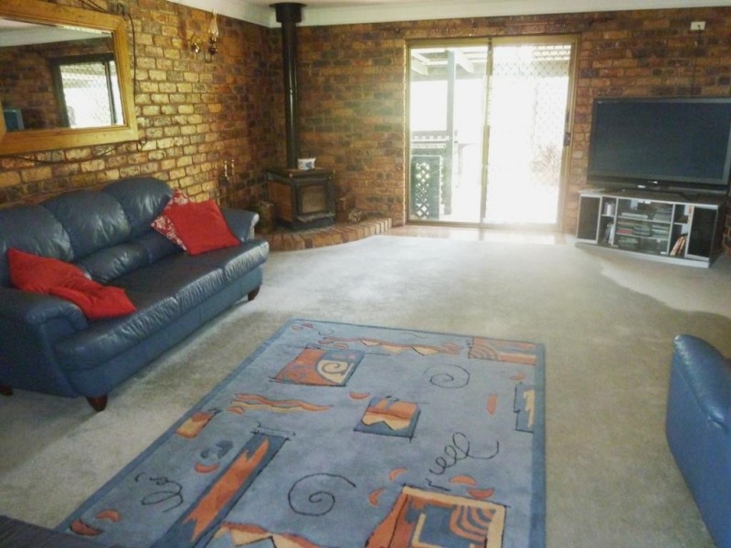 6 Birdland Dr, Glenvale QLD 4350