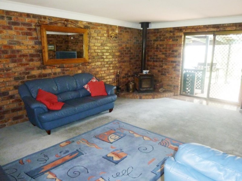 6 Birdland Dr, Glenvale QLD 4350