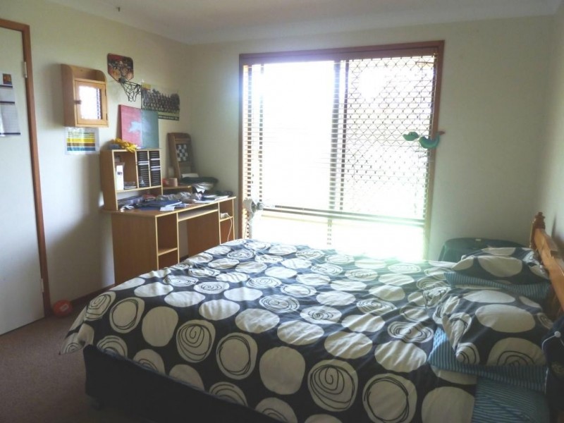 6 Birdland Dr, Glenvale QLD 4350