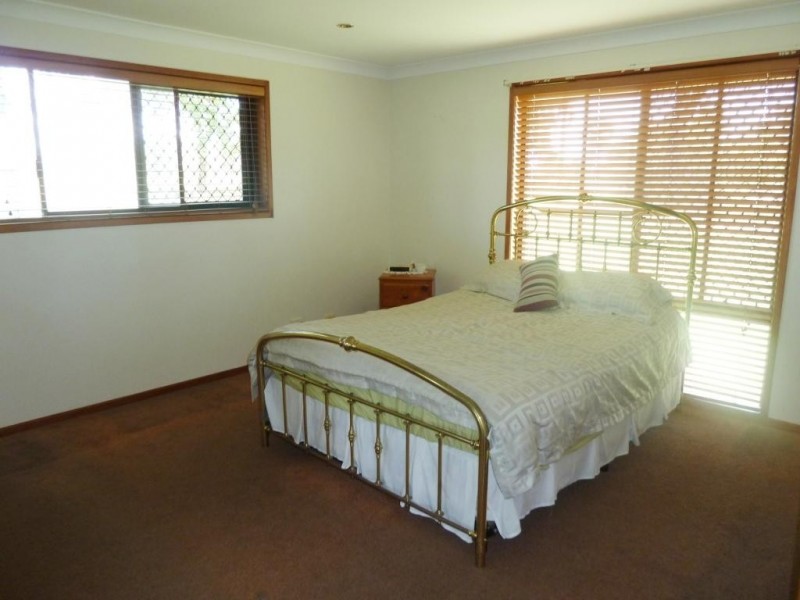 6 Birdland Dr, Glenvale QLD 4350