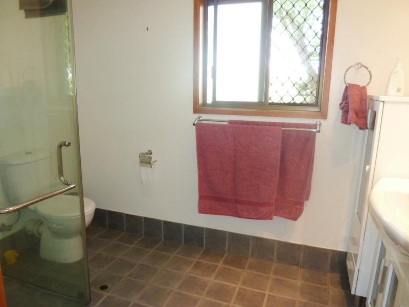 6 Birdland Dr, Glenvale QLD 4350