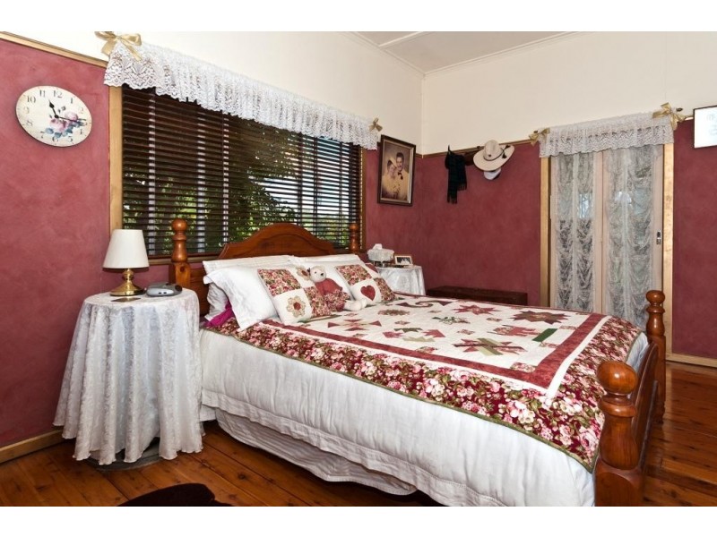 57 Penfolds Rd, Murphys Creek QLD 4352