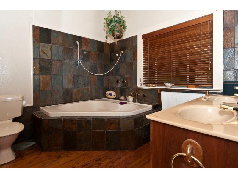 57 Penfolds Rd, Murphys Creek QLD 4352