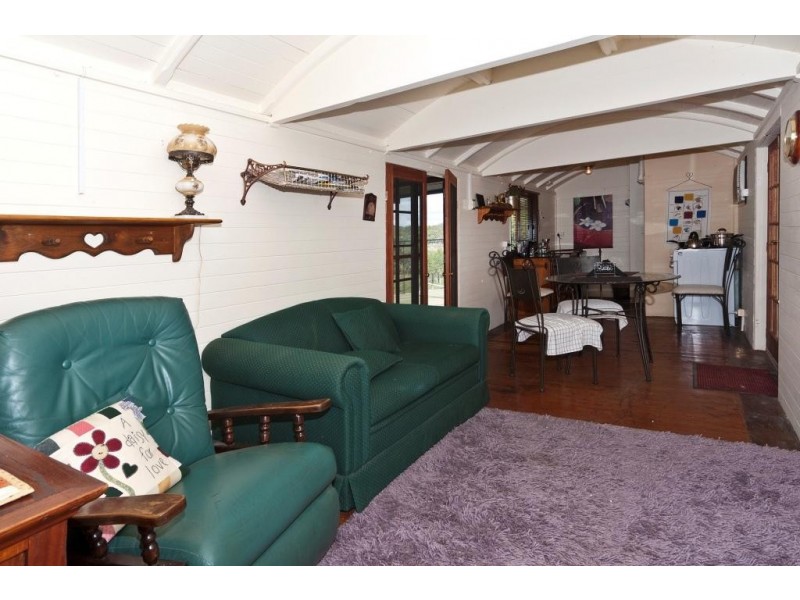 57 Penfolds Rd, Murphys Creek QLD 4352