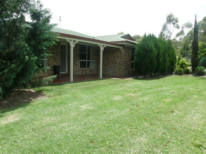 4 Wehl Ct, Mount Rascal QLD 4350
