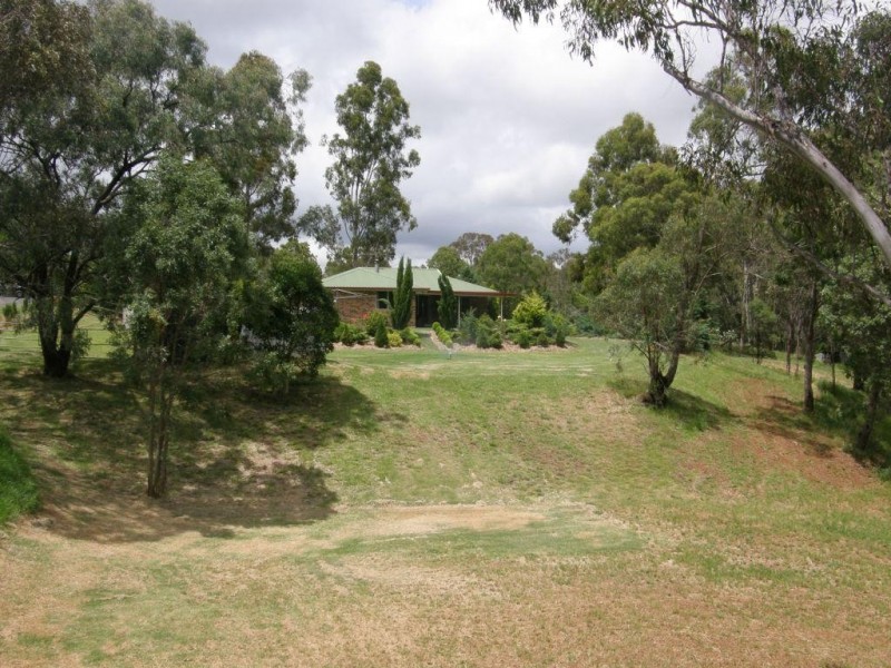 4 Wehl Ct, Mount Rascal QLD 4350