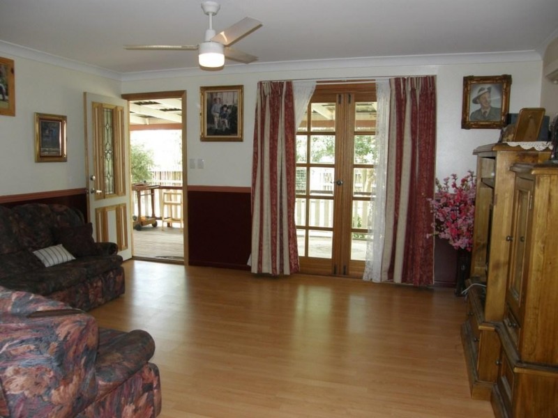 7 Creek Street, Cambooya QLD 4358